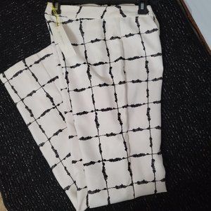 WOMEN BCBGENERATION WHITE AND BLACK PANTS